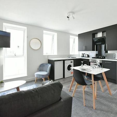 The Breath Taking Cube Aparthotel Pontefract Exteriör bild