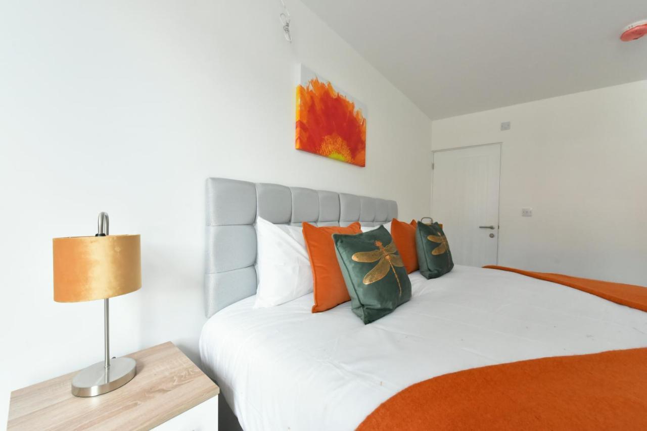 The Breath Taking Cube Aparthotel Pontefract Exteriör bild