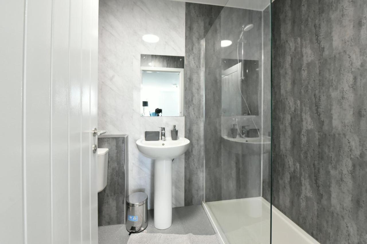 The Breath Taking Cube Aparthotel Pontefract Exteriör bild